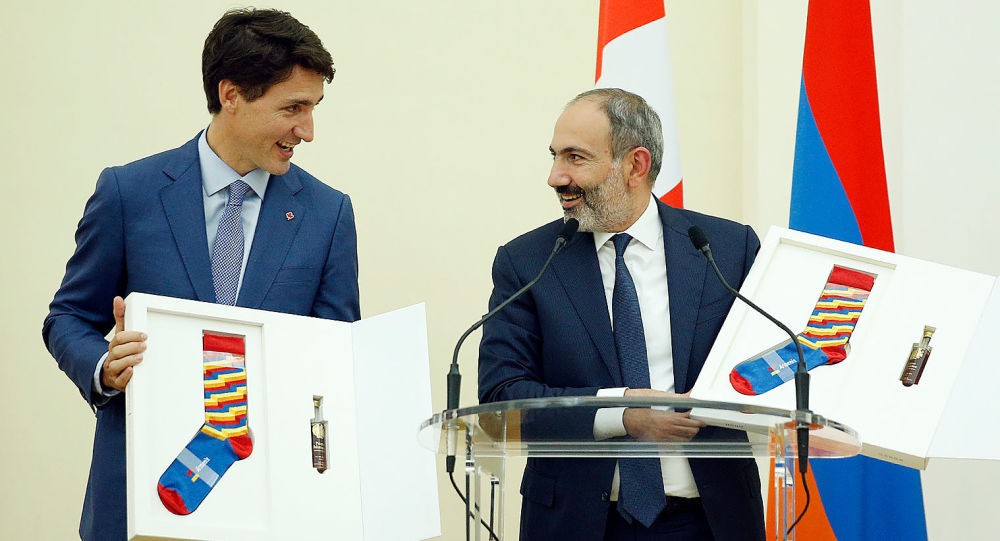 Բրենդինգի արդյունքում հասարակ գուլպան հասնում է անգամ երկրի առաջին դեմքին․ Կարեն Բաբաջանյան