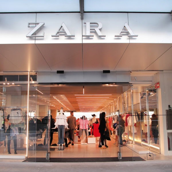 Աշխարհահռչակ Zara ընկերությունը գրեթե գումար չի ծախսում իր բրենդի գովազդի համար, ի՞նչ է անում փոխարենը Աշխարհահռչակ Zara ընկերությունը գրեթե գումար չի ծախսում իր բրենդի գովազդի համար, ի՞նչ է անում փոխարենը