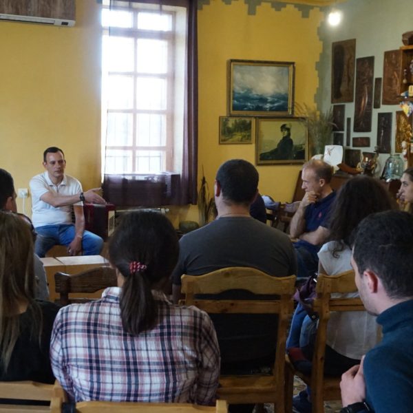 Բիզնեսը մարզերում․ փոքր տարածքից՝ բոհեմյան միջավայր․ «Բոհեմ արվեստանոց-թեյարան». Գոհար Մնացականյան Բիզնեսը մարզերում․ փոքր տարածքից՝ բոհեմյան միջավայր․ «Բոհեմ արվեստանոց-թեյարան». Գոհար Մնացականյան