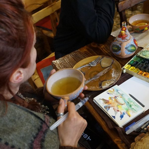 Բիզնեսը մարզերում․ փոքր տարածքից՝ բոհեմյան միջավայր․ «Բոհեմ արվեստանոց-թեյարան». Գոհար Մնացականյան Բիզնեսը մարզերում․ փոքր տարածքից՝ բոհեմյան միջավայր․ «Բոհեմ արվեստանոց-թեյարան». Գոհար Մնացականյան