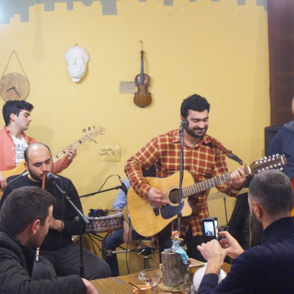 Բիզնեսը մարզերում․ փոքր տարածքից՝ բոհեմյան միջավայր․ «Բոհեմ արվեստանոց-թեյարան». Գոհար Մնացականյան Բիզնեսը մարզերում․ փոքր տարածքից՝ բոհեմյան միջավայր․ «Բոհեմ արվեստանոց-թեյարան». Գոհար Մնացականյան