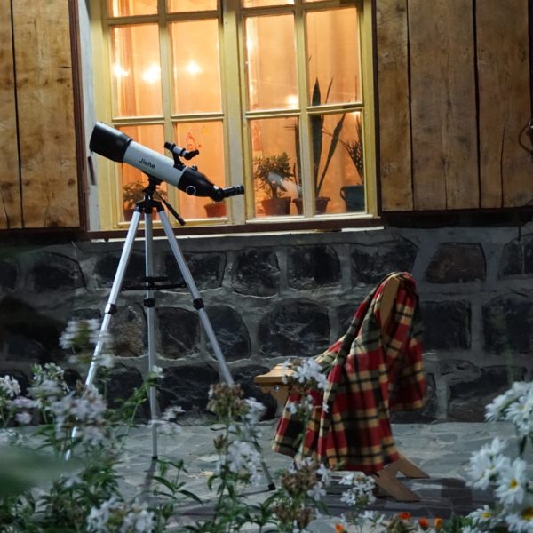 Բիզնեսը մարզերում․ փոքր տարածքից՝ բոհեմյան միջավայր․ «Բոհեմ արվեստանոց-թեյարան». Գոհար Մնացականյան Բիզնեսը մարզերում․ փոքր տարածքից՝ բոհեմյան միջավայր․ «Բոհեմ արվեստանոց-թեյարան». Գոհար Մնացականյան