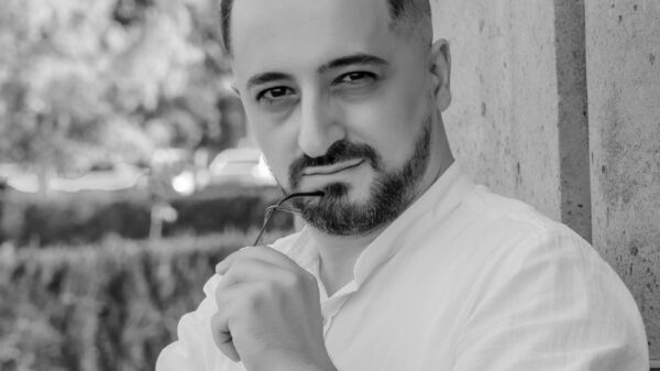 Վաճառել` տեքստի միջոցով, ինչպե՞ս. Ռուբեն Կարոյան