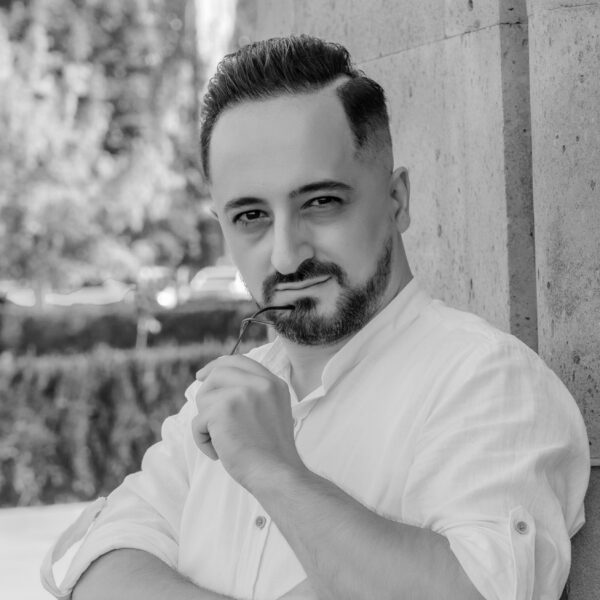 Վաճառել` տեքստի միջոցով, ինչպե՞ս. Ռուբեն Կարոյան